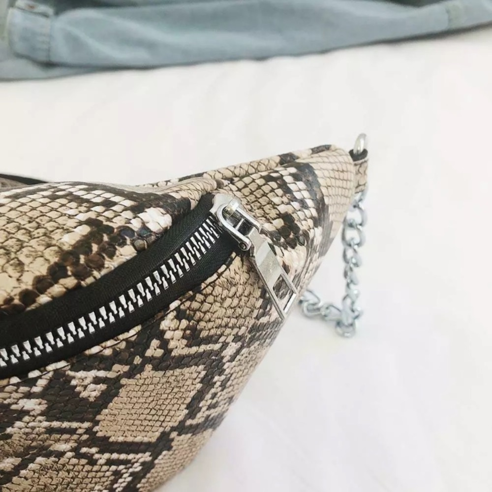 NEW! BLACK & GREAY FAUX SNAKESKIN FANNY PACK - Picture 4 of 4